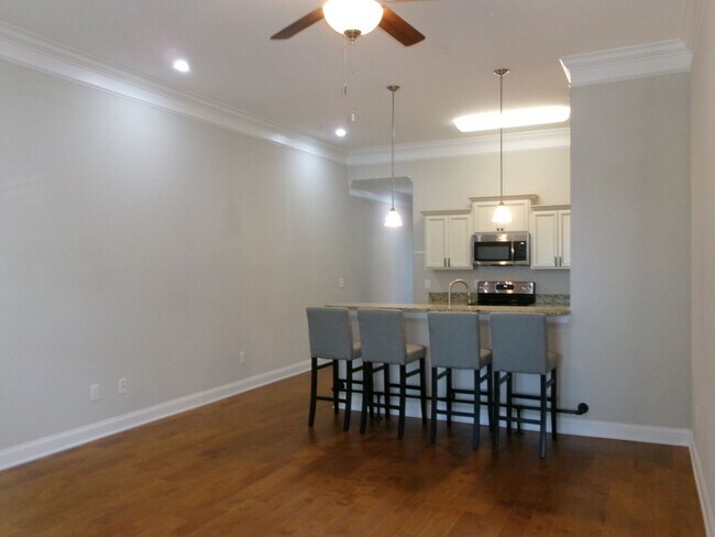 Building Photo - 1 bedroom condo in Queens Harbour