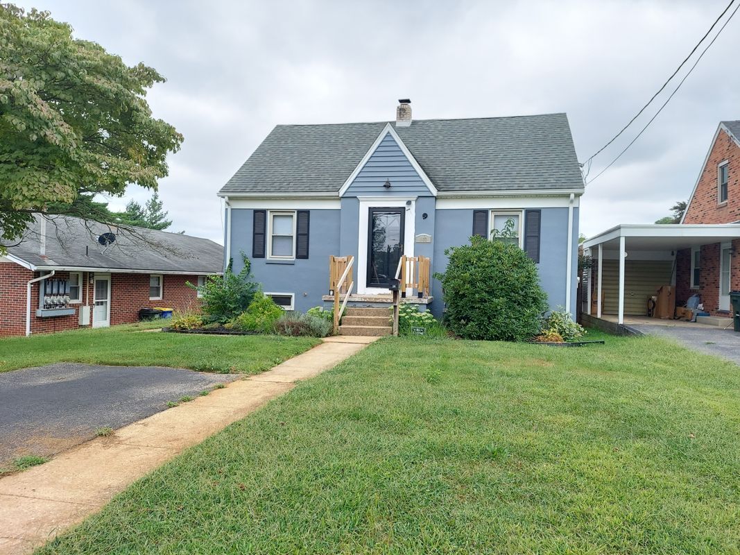 Primary Photo - 102 N Williams St