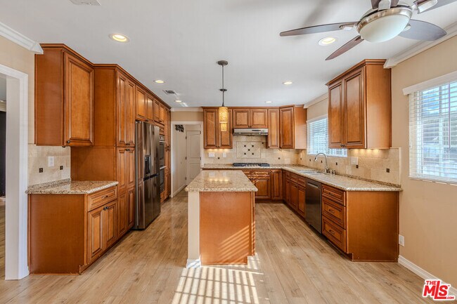 Foto del edificio - 1921 El Monte Dr