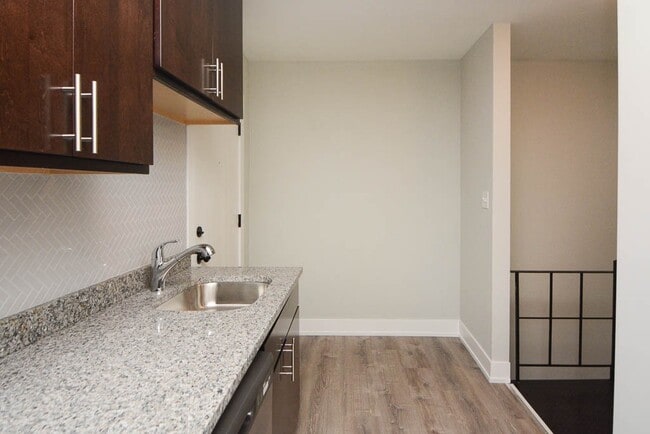 Foto del edificio - 824 W Cornelia Ave