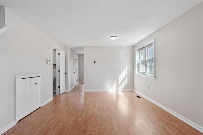 Foto del edificio - 9 Kennedy Dr