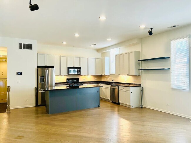 Foto del edificio - 1761 W Morse Ave