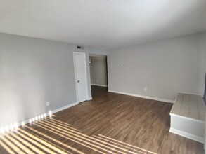 Building Photo - 600 Reusens Rd