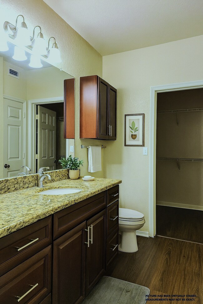 Foto del edificio - 1x1 Beautiful updated unit throughout w/balconette