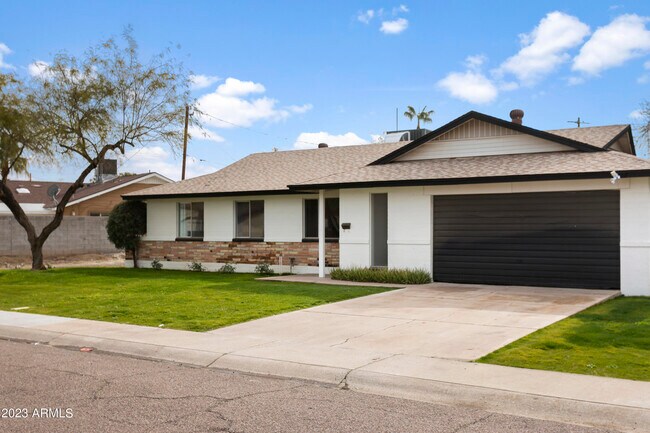 Foto del edificio - 4115 W Lawrence Ln