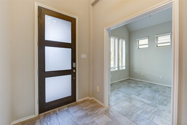 Foto del edificio - 4727 Crest Hill Dr