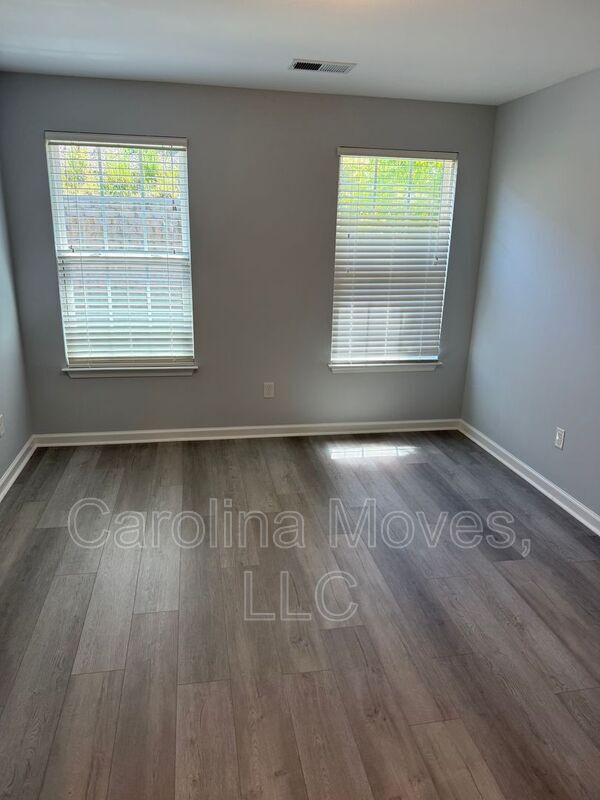Foto del edificio - 479 Woodbark Ct