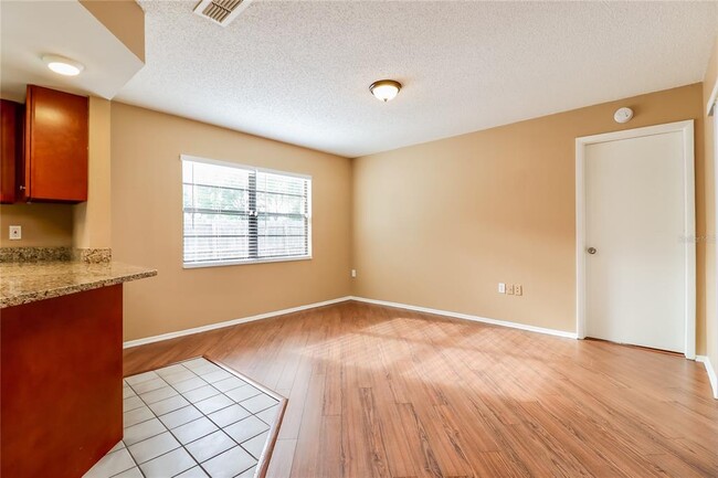 Foto del edificio - 8373 Camphor Dr