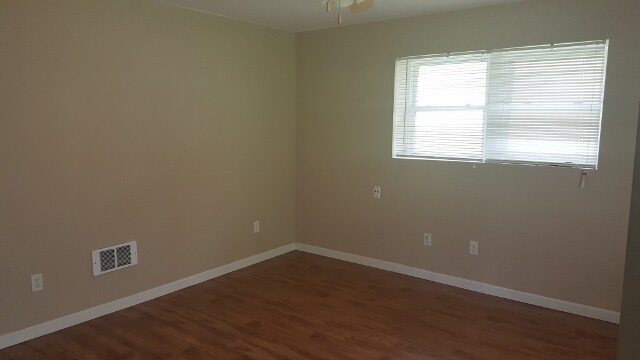 Foto principal - 511 Old Central Rd