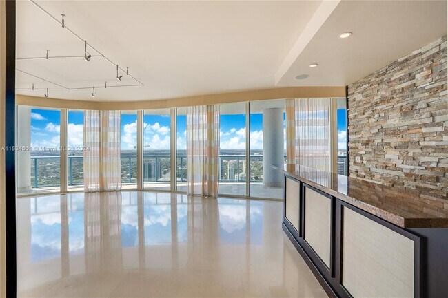 Building Photo - 333 Las Olas Way
