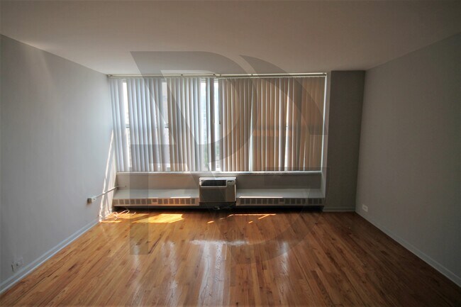 Foto del edificio - 5649 N Sheridan Rd