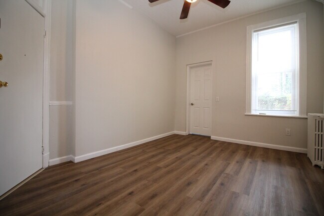 Building Photo - 115 Maple St