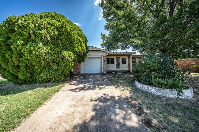 Building Photo - 4802 SE Avalon Ave