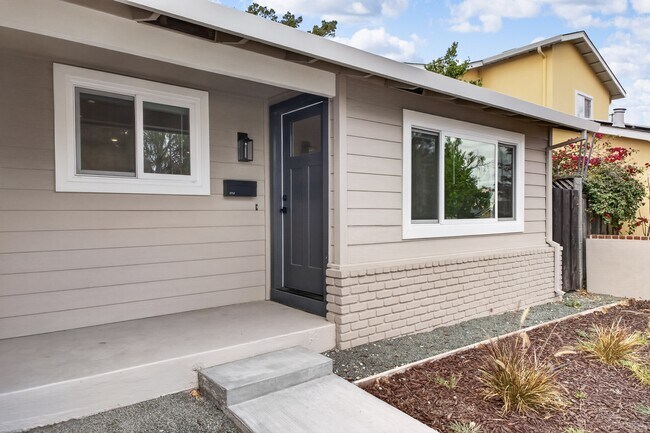 Building Photo - 4535 Lobos Ave