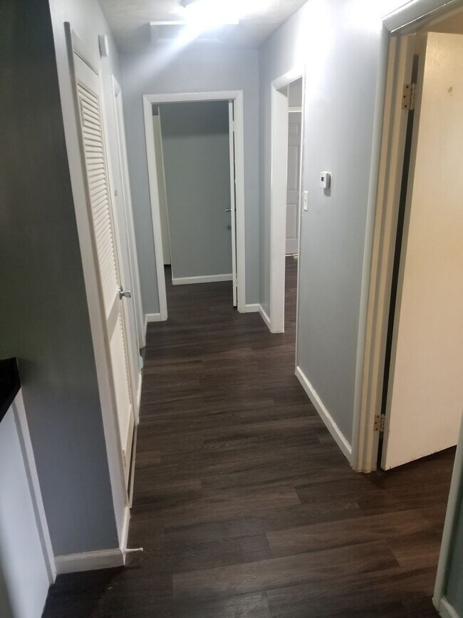 Foto del edificio - Coming Soon Two Bedroom One Bathroom Home ...