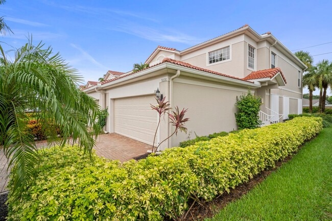 Building Photo - Beautiful Townhome in Laguna lakes 3 bedro...