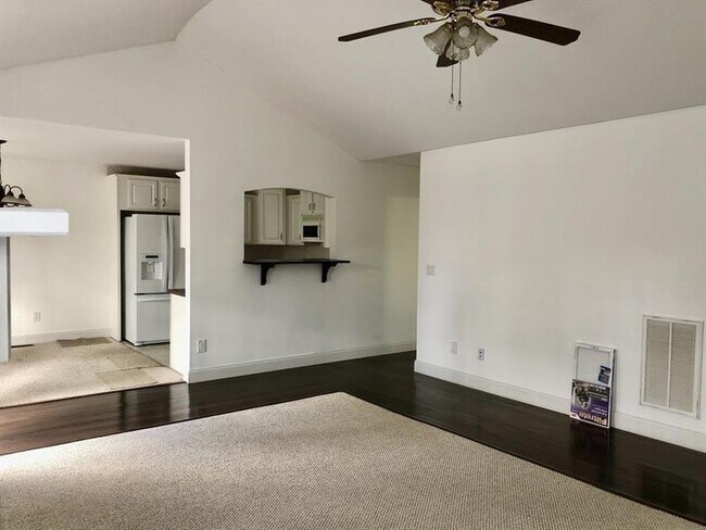 Foto del edificio - 67 Barker Trail Rd