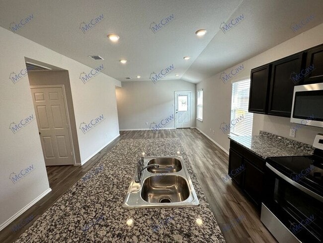 Foto del edificio - 1049 Velvet Ct