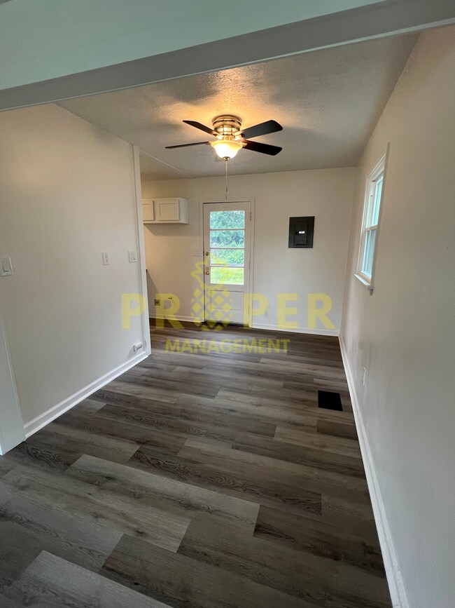 Foto del edificio - 2 bedrooms 1 bathroom house