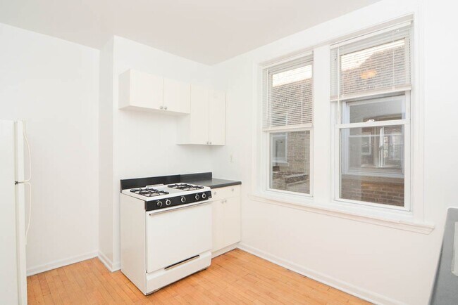 Foto del edificio - 3036 W Wellington Ave