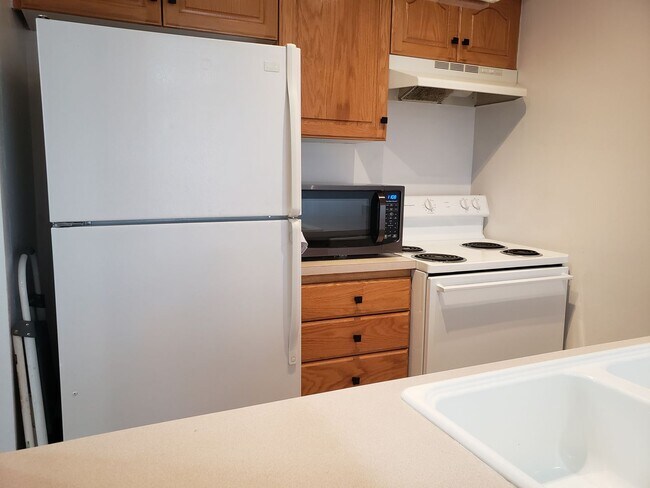 Building Photo - Quiet Gem of a Townhome in Payson!