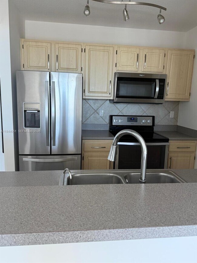 Foto del edificio - 2665 SW 37th Ave