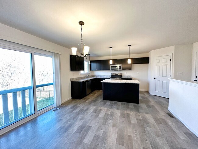 Foto del edificio - COMING SOON 6/15/26!!  *Subdivision Pool!!!*