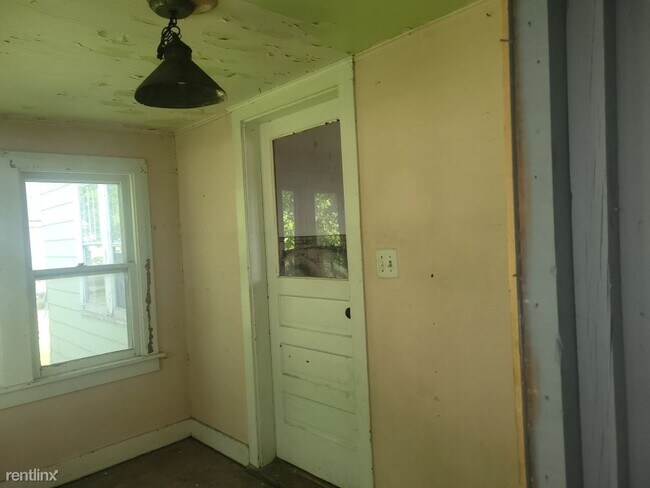 Foto del edificio - 4 br, 1 bath House - 2410 Dunham Street