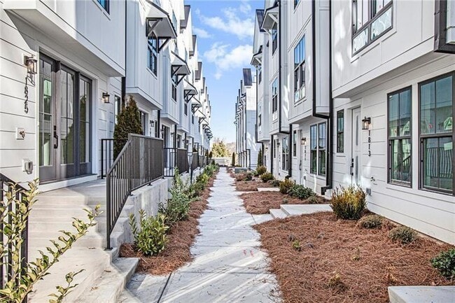 Foto del edificio - 1823 Gotham Ln NE