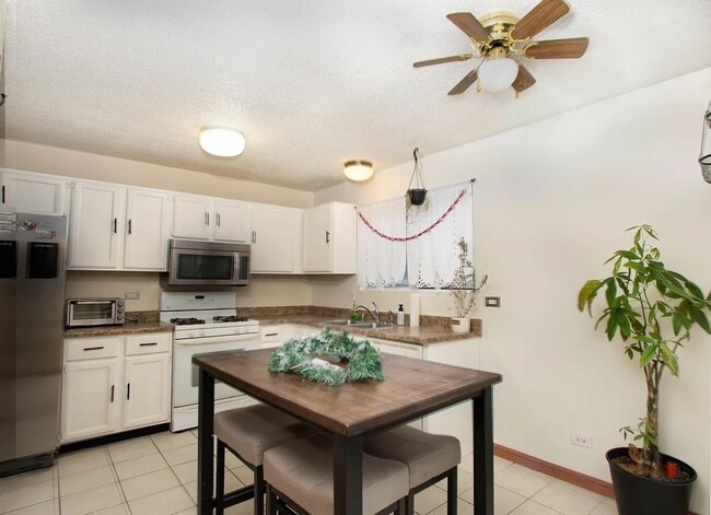 Building Photo - 2120 Brittany Ct