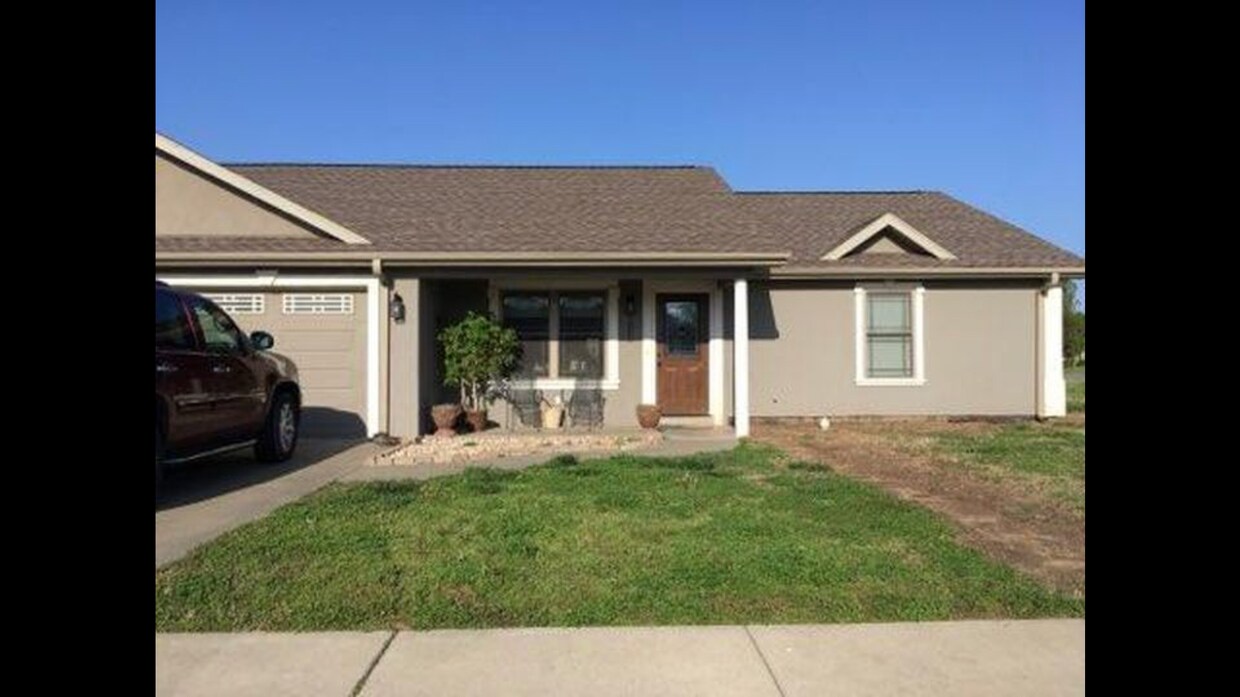 1005 Innsbruck Ln Unit 1005, Sikeston, MO 63801 Apartments in