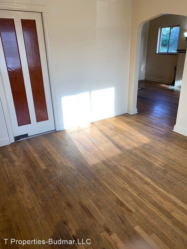 Building Photo - 2 br, 1 bath House - 5754 Glenway Ave.