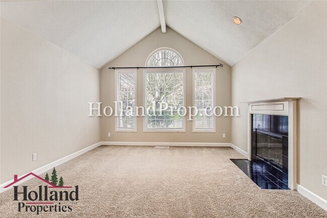 Foto del edificio - Beautiful Single-Family Home with 2-Car Garage in East Hillsboro!