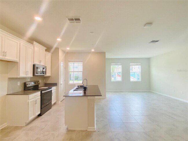Building Photo - 8503 Golf Wy