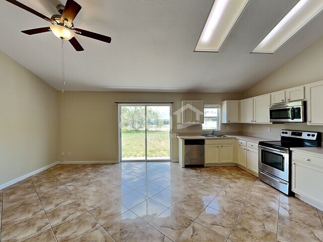 Foto del edificio - 757 SW McCoy Ave