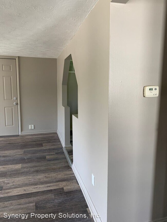 Building Photo - 2 br, 1 bath House - Country Club Dr 1137 ...