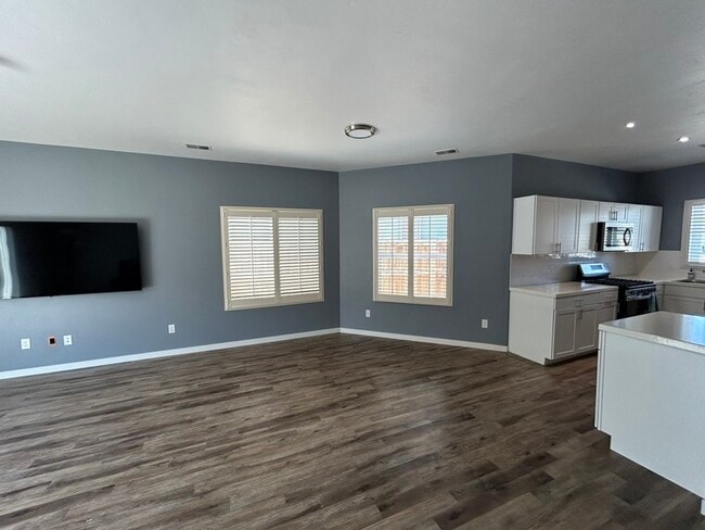 Building Photo - 394 Trenton Court