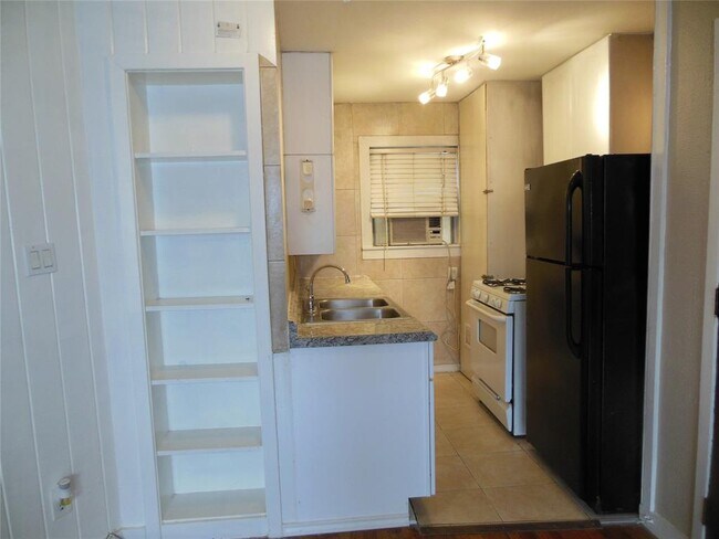 Foto del edificio - 2417 Rosedale St