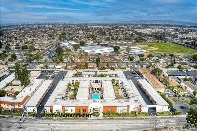 Building Photo - La Rue Apartments