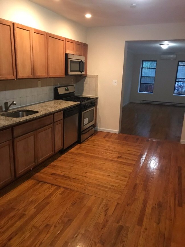 Foto del edificio - 420 E 120th St