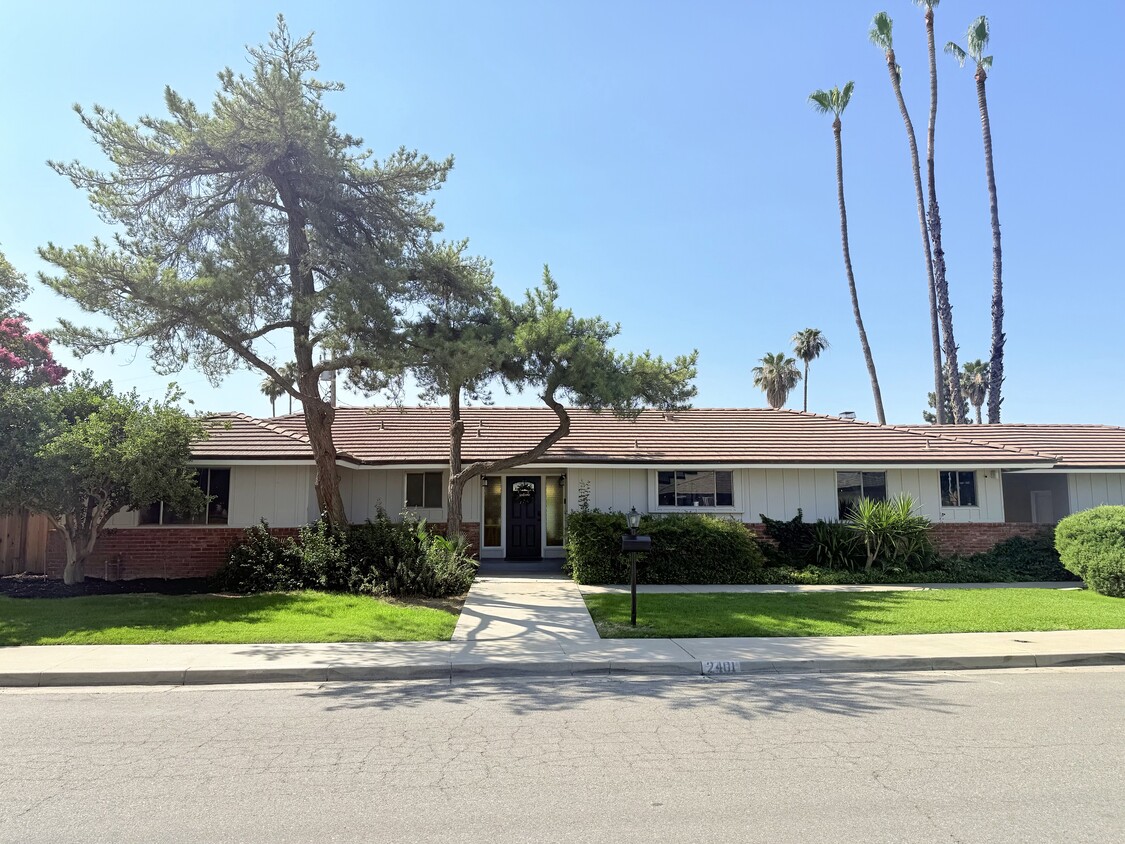 Front of the house - 2401 Rio Vista Dr