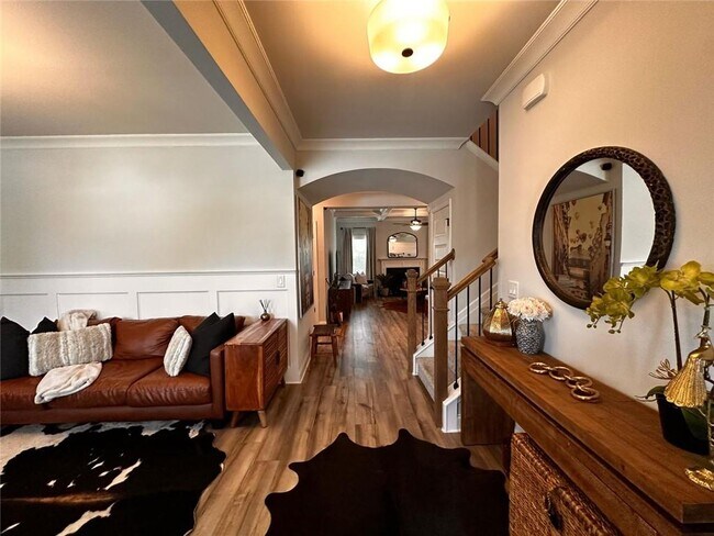 Foto del edificio - 325 Sterling Creek Wy