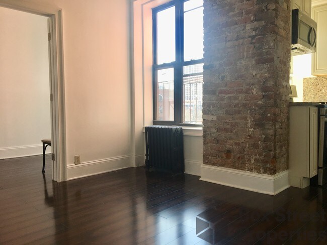 Building Photo - 384 Keap St