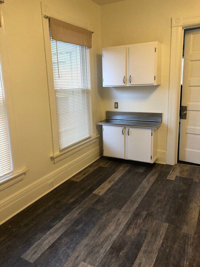 171 Colonial Ct Unit 1, Mount Clemens, MI 48043 Apartments in Mount