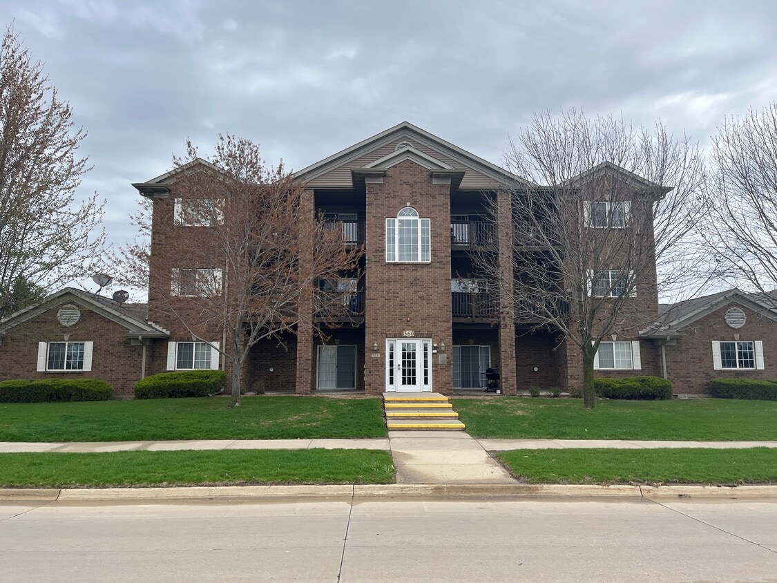 560 N Kansas Ave Unit 1, North Liberty, IA 52317 Condo for Rent in