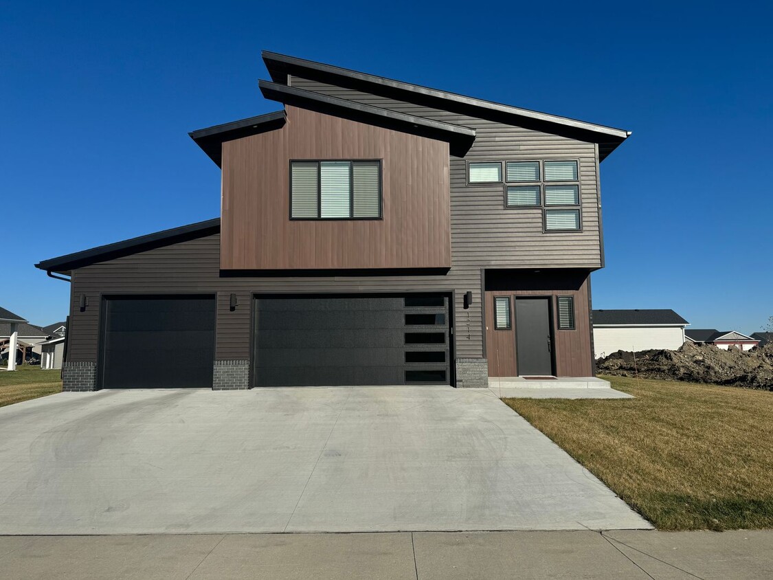 Foto principal - 4-bedroom, 3-bathroom West Fargo Single-Fa...