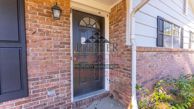 Building Photo - 3119 Fontaine Dr