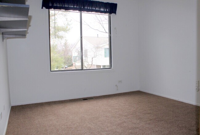 Foto del edificio - 452 Harrison Ct