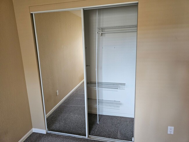 Building Photo - 414 21st St