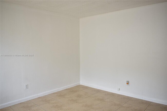Foto del edificio - 932 Moffett St